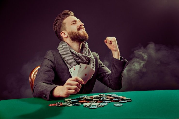 Payout table for Texas Hold'em Bonus displayed on royal88 slot live dealer studio